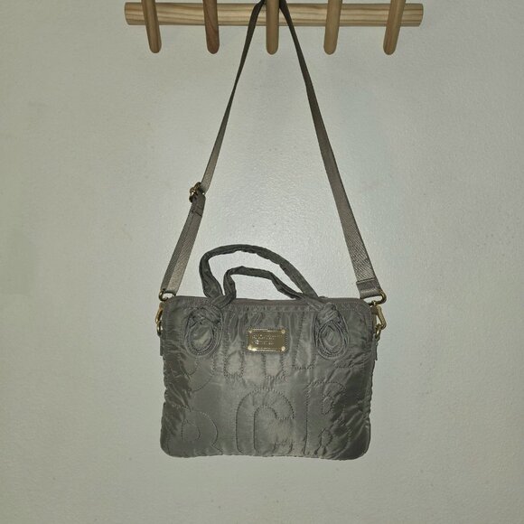 Marc by Marc Jacobs Quilted Nylon Laptop Bag Taupe Gray Gold Hardware Crossbody - Picture 6 of 16